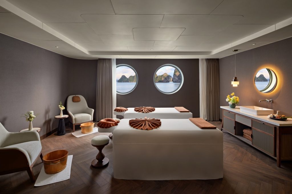 Luxurious Spa Room with Ocean Views at ViettrendTour.