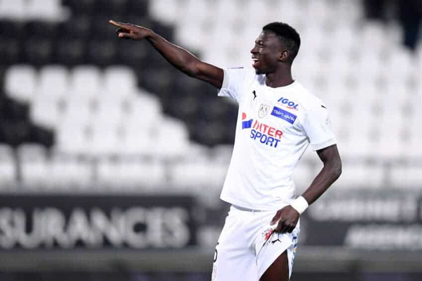 Mercato : Le RC Lens cible le défenseur sénégalais Formose Mendy ! - wiwsport