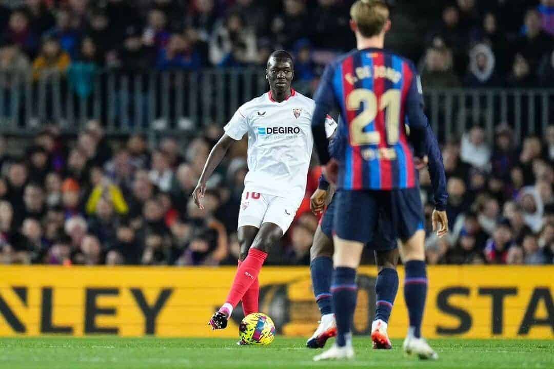 FC Séville : Le directeur sportif adule Pape Gueye et confirme des négociations avec l'OM pour une signature définitive - wiwsport