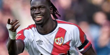 MADRID, SPAIN - JANUARY 24: Pathe Ciss of Rayo Vallecano celebrates his team first goal during the LaLiga EA Sports match between Rayo Vallecano de Madrid and CA Osasuna at Estadio de Vallecas on January 24, 2026 in Madrid, Spain. (Photo by Diego Souto/Getty Images)