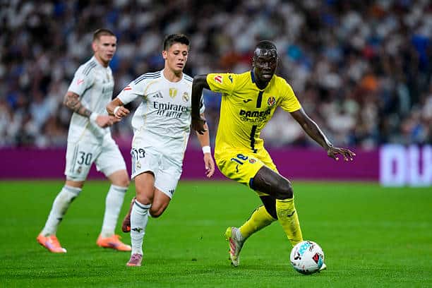 Pape Gueye of Villarreal CF and Arda Guler of Real Madrid CF during the La Liga EA Sports match between Real Madrid CF and Villarreal CF played at Santiago Bernabeu Stadium on October 04, 2025 in Madrid. (Photo by Cesar Cebolla / PRESSIN) during the La Liga EA Sports match between Real Madrid CF and Villarreal CF played at Santiago Bernabeu Stadium on October 04, 2025 in Madrid, Spain. (Photo by Cesar Cebolla / Pressin / Icon Sport)