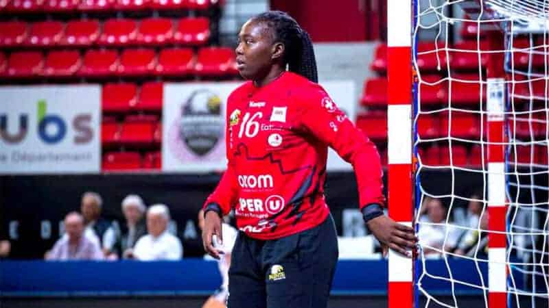 Handball : Fatima Camara s’engage avec la Team Chambé Féminines jusqu’en 2027 - wiwsport