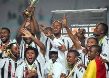 Afrique : Vainqueur de la Coupe CAF avec l’USM Alger, Lamine Ndiaye décroche son 20e titre en carrière d’entraîneur - wiwsport