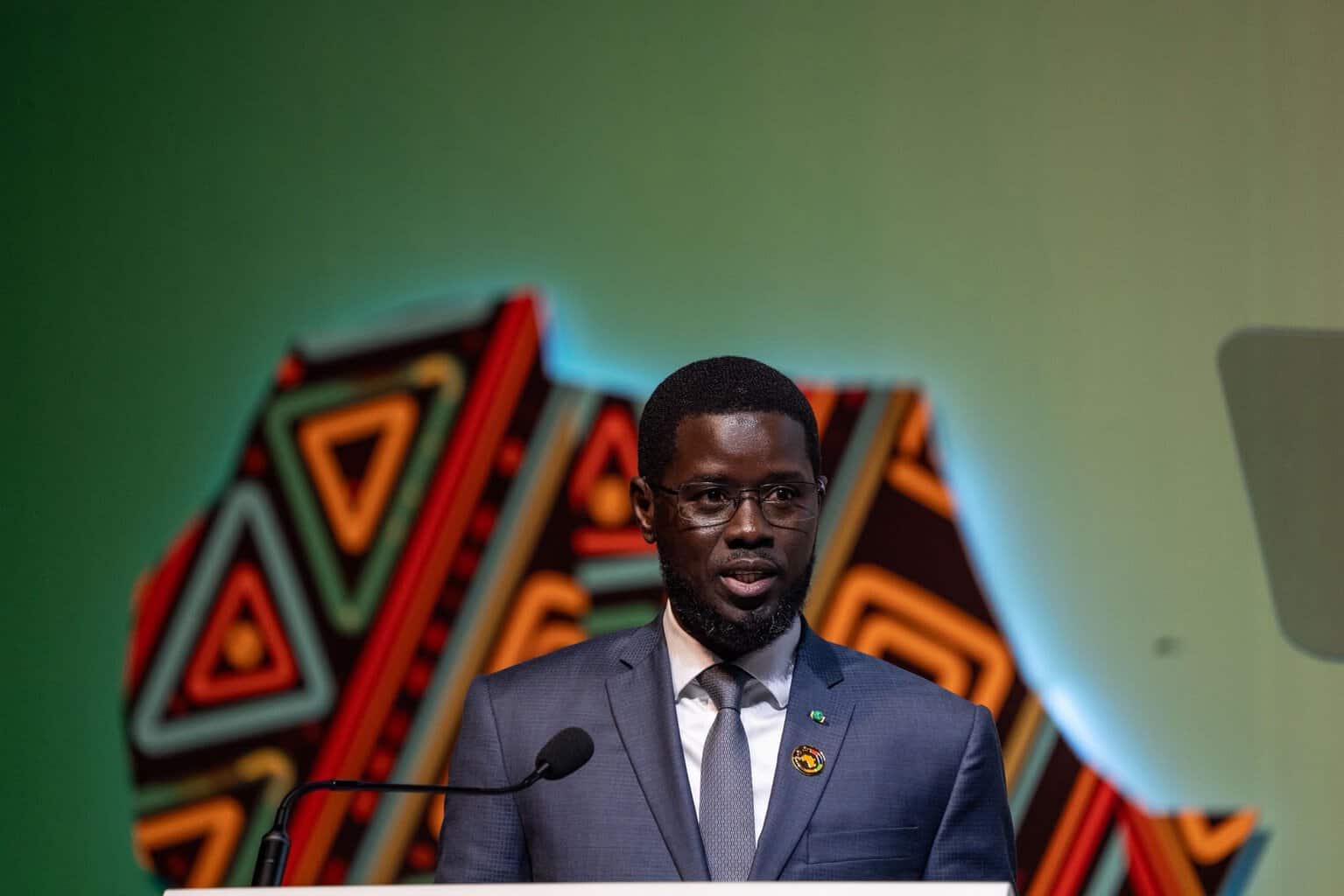 Bassirou Diomaye Faye : « C’est un défi que d’organiser les JOJ 2026 (…) D’ici deux semaines au plus tard, nous allons réceptionner la piscine olympique, le stade et le centre équestre » - wiwsport