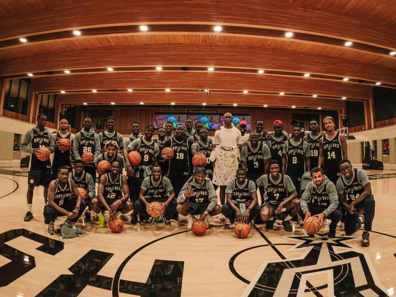 Mondial 2026 : Les Lions posent leurs valises à San Antonio, Gorgui Sy Dieng leur ouvre les portes des Spurs - wiwsport