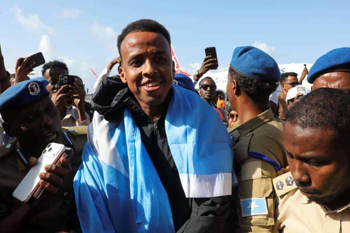 Mondial 2026 : Omar Artan accueilli en héros en Somalie après son expulsion des États-Unis - wiwsport