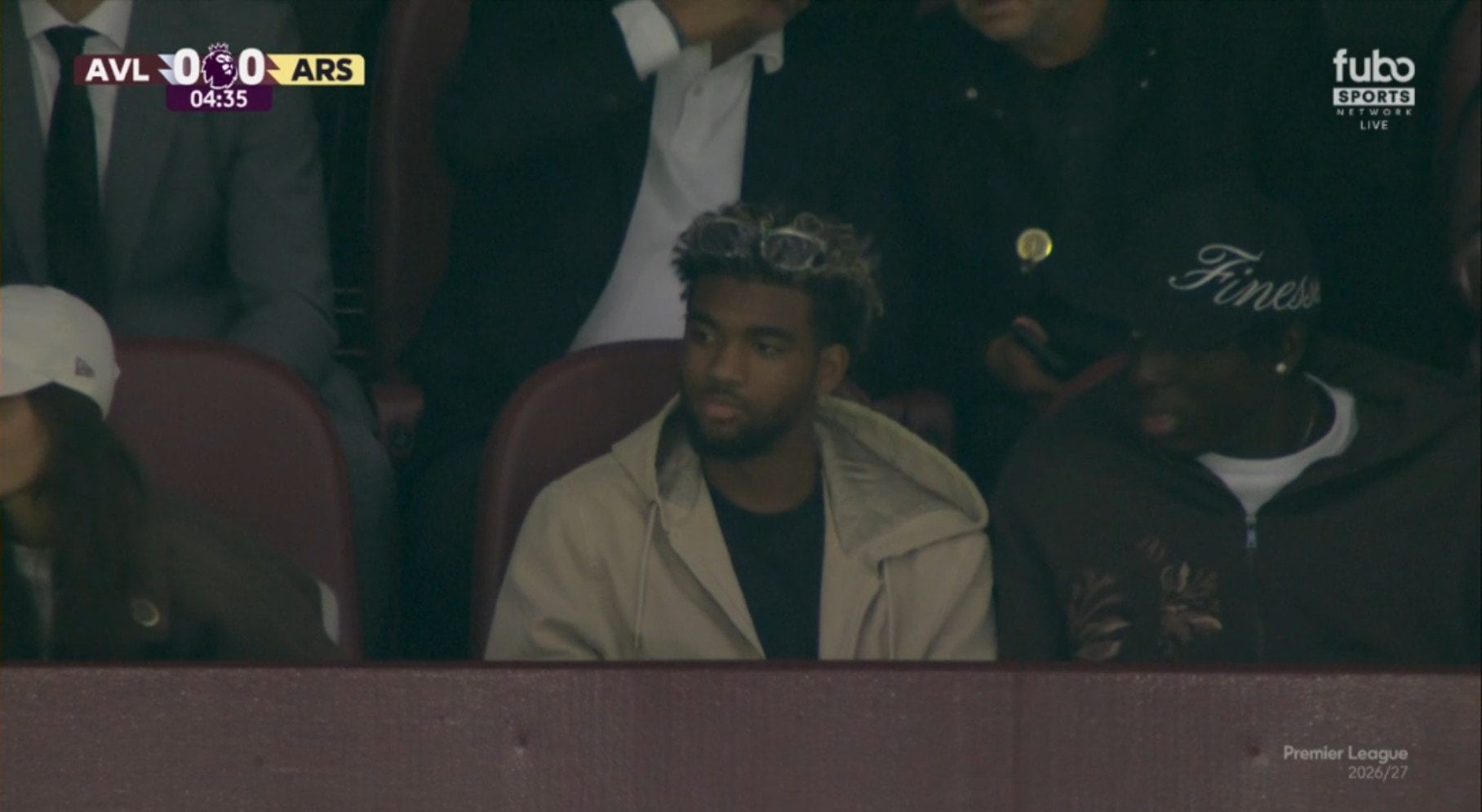 Premier League : Ibrahim Mbaye présent au stade de Villa Park pour le match Aston Villa - Arsenal - wiwsport
