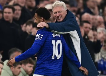 « C'est difficile quand des clubs comme Manchester City viennent chercher vos joueurs » : L'aveu d'impuissance de David Moyes sur le départ d'Iliman Ndiaye d'Everton - wiwsport