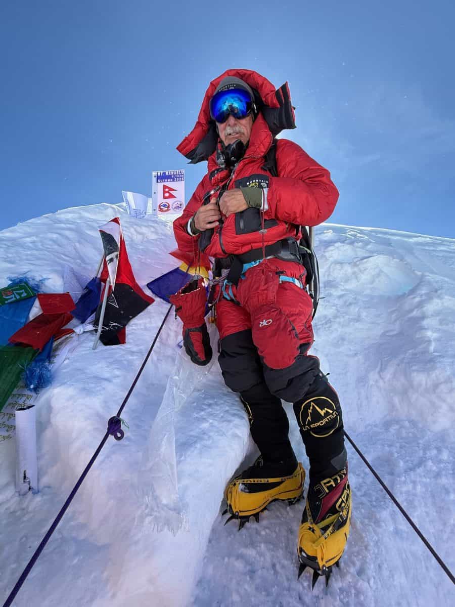 manaslu 2025 team summits!