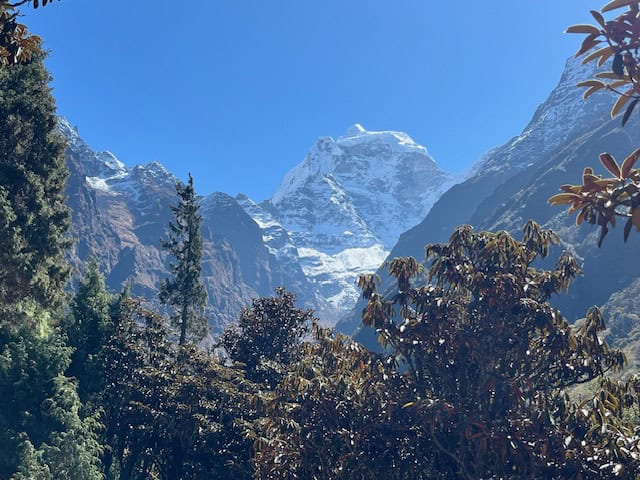 team “hash brown 2 eggs” reaches tengboche