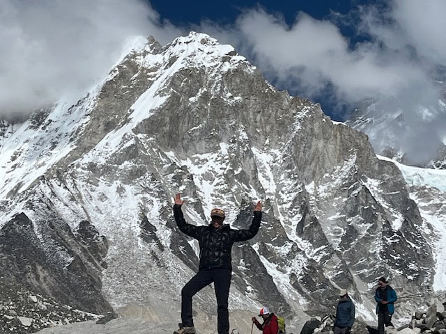 hashbrown 2 eggs reaches everest base camp!