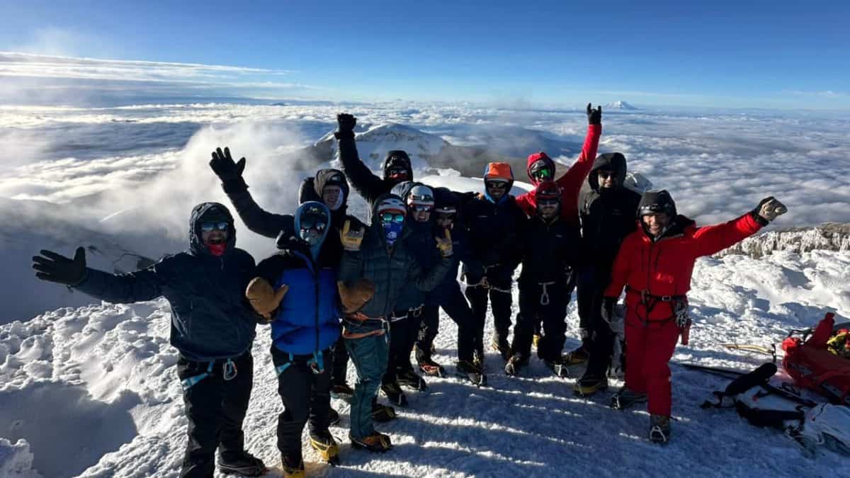 team summits cotopaxi