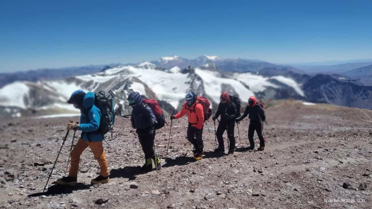 los condores practices skills at guanacos