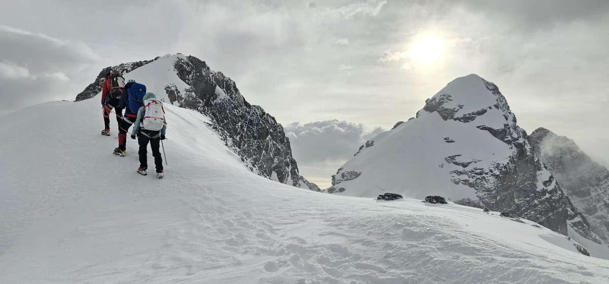 the blockade runners summit pequeño alpamayo