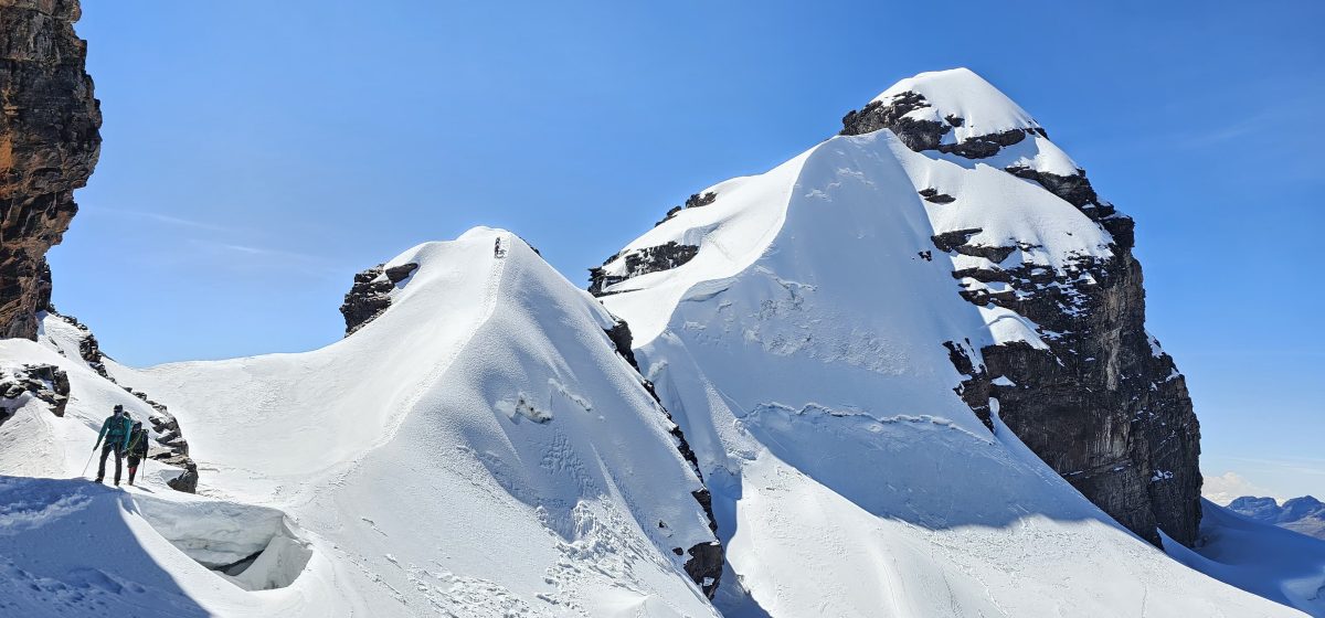 the hypoxic hill hoppers summit pequeño alpamayo!