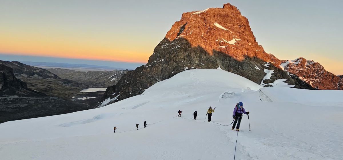 the hypoxic hill hoppers summit pequeño alpamayo!