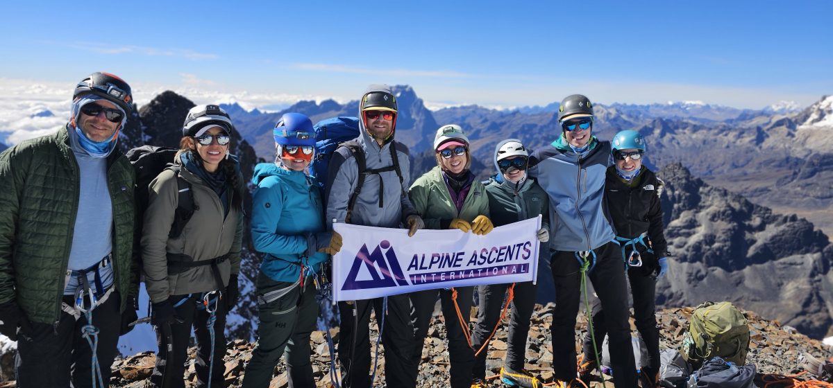 the hypoxic hill hoppers summit pequeño alpamayo!