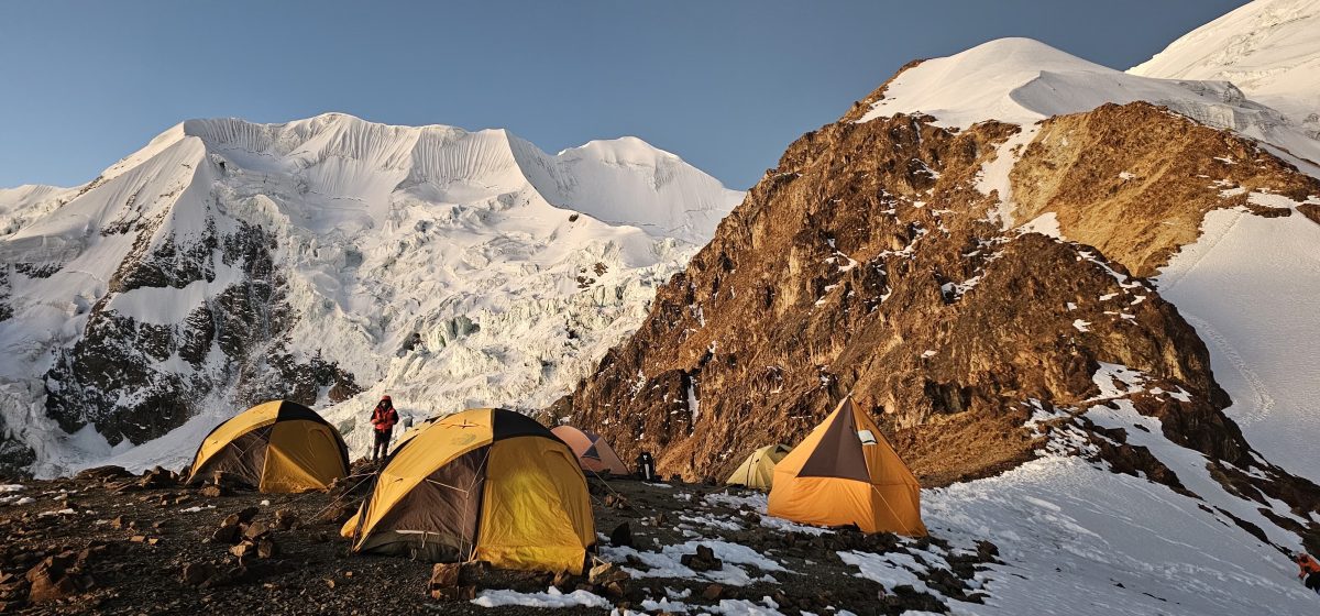hypoxic hill hoppers at illimani high camp