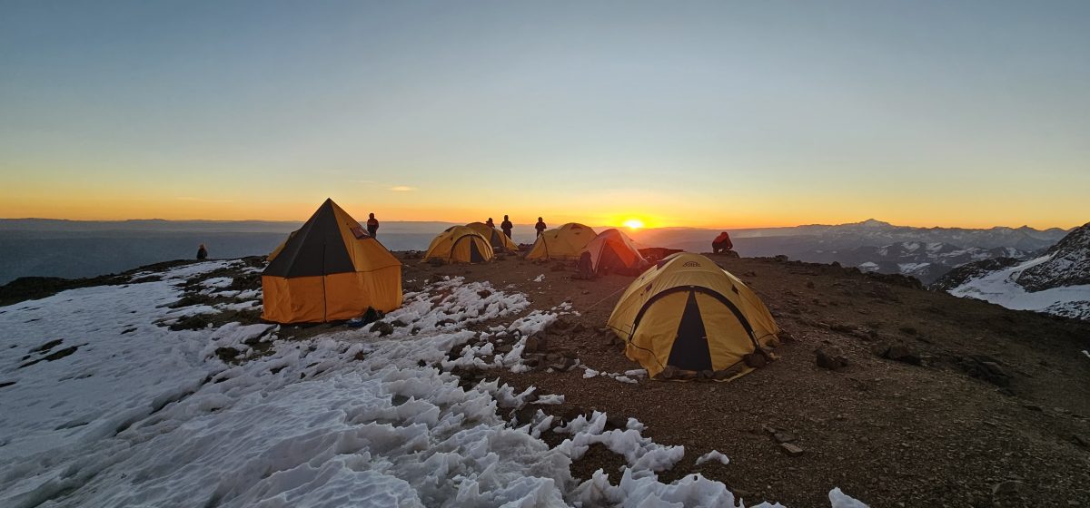 hypoxic hill hoppers at illimani high camp