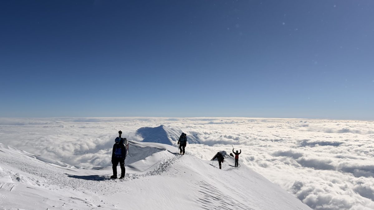"peraponken peak patrol" summits and begins descent!
