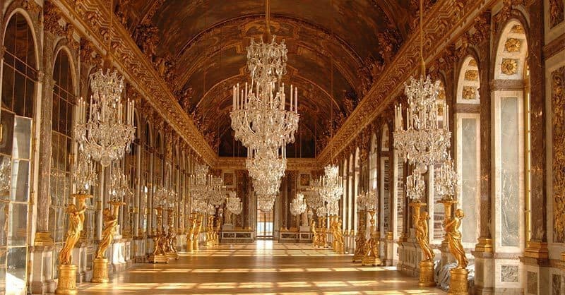 Arrange a private tour of palace Versaille-castle. Romantic things for couples to do