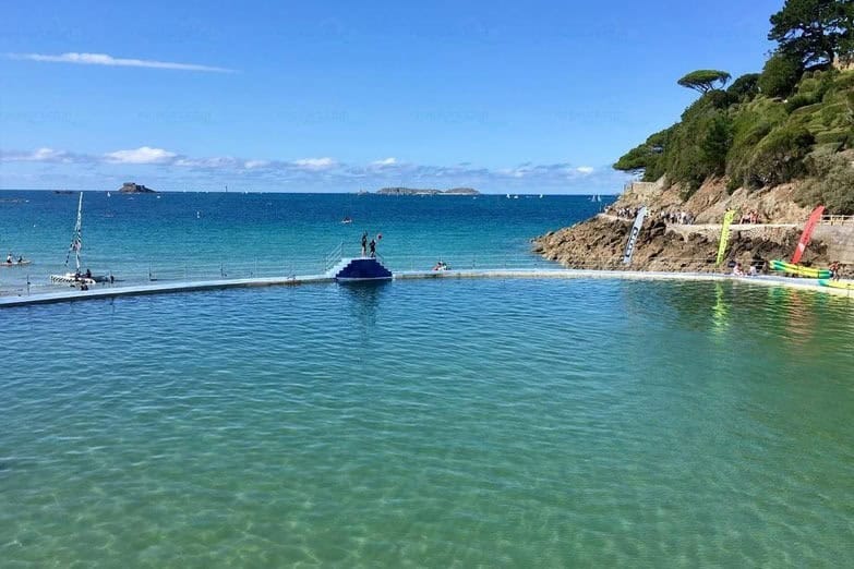 piscine de la porte d'Émeraude in Dinard-France a public outdoor sea water pool