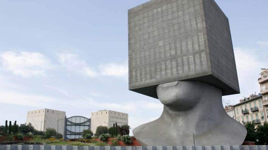 facts about nice France: Nice's public library is housed in the world's first inhabitable sculpture