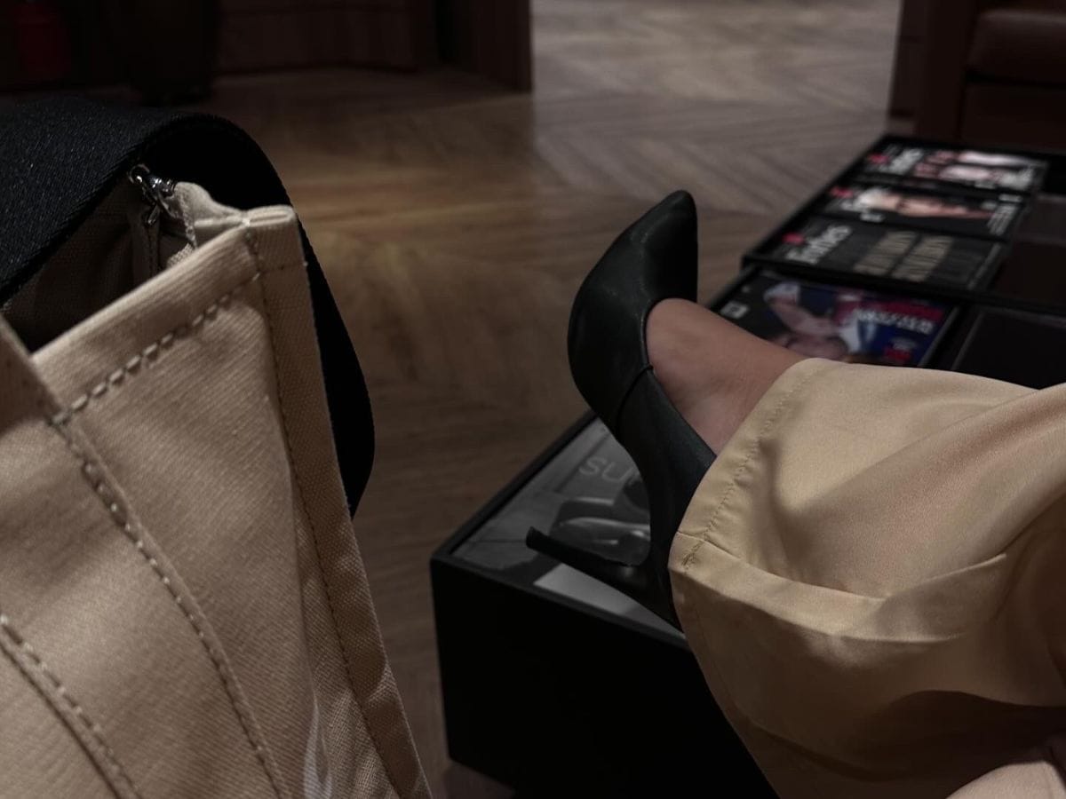 A wealthy looking woman.