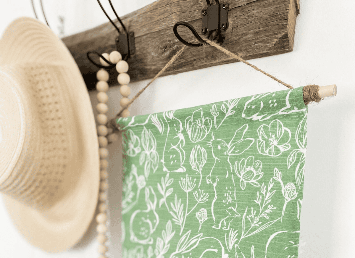 A farmhouse easter decor project.