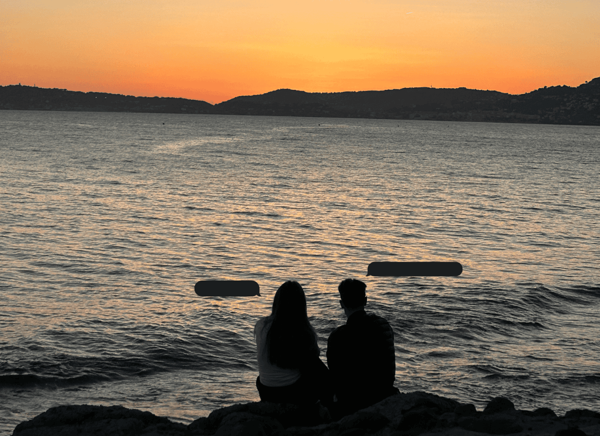 A couple using conversation starters.