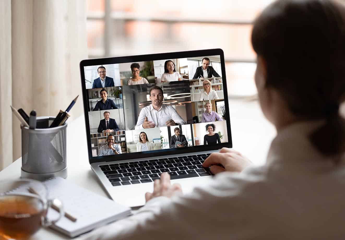 employees gather online to discuss the importance of transferring knowledge and subject matter expertise