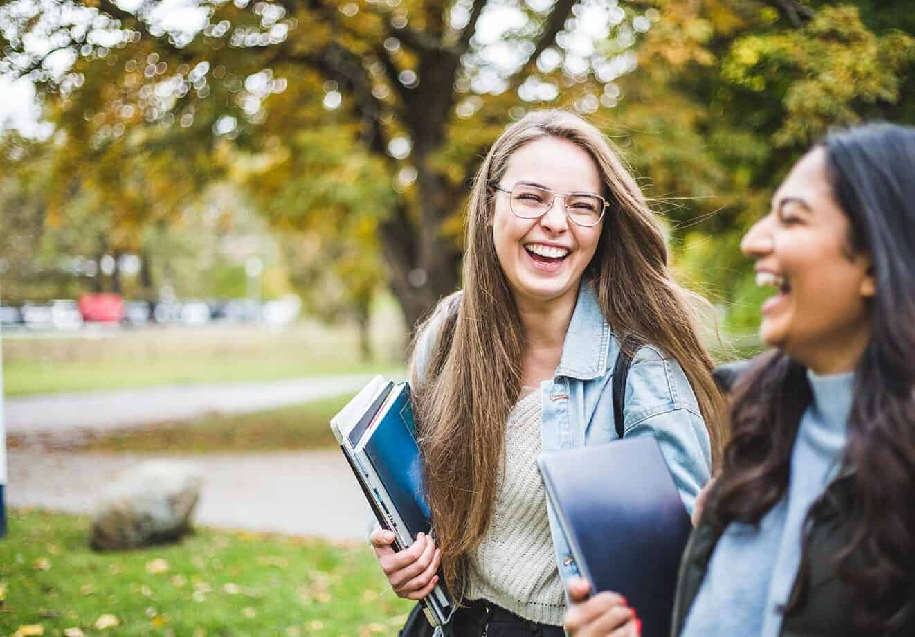 two-girls-laughing-and-with-happy-faces