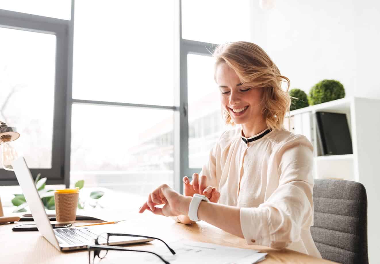woman-with-turtleneck-and-jacket-webinar