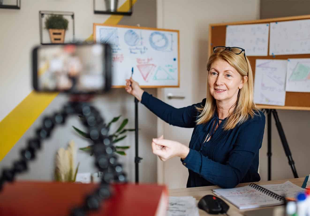 University of Guelph Professor teaching online