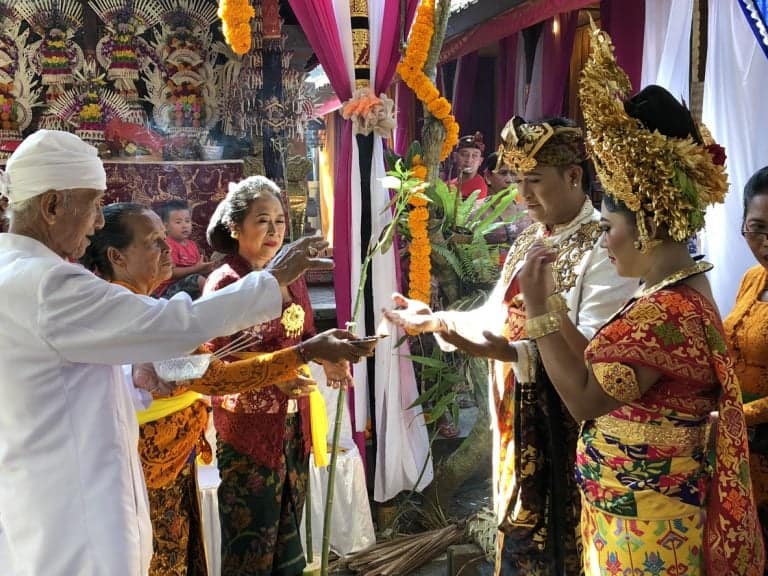 La ceremonia de limado de dientes en Indonesia