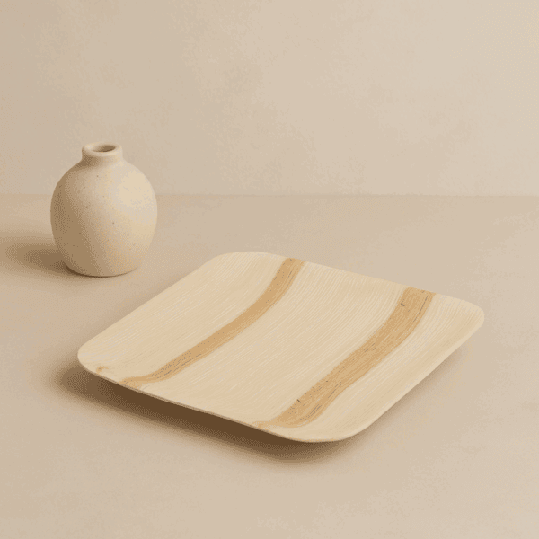 Piatti quadrati compostabili 15×15 cm in foglia di palma, plastic free e idonei al contatto alimentare.