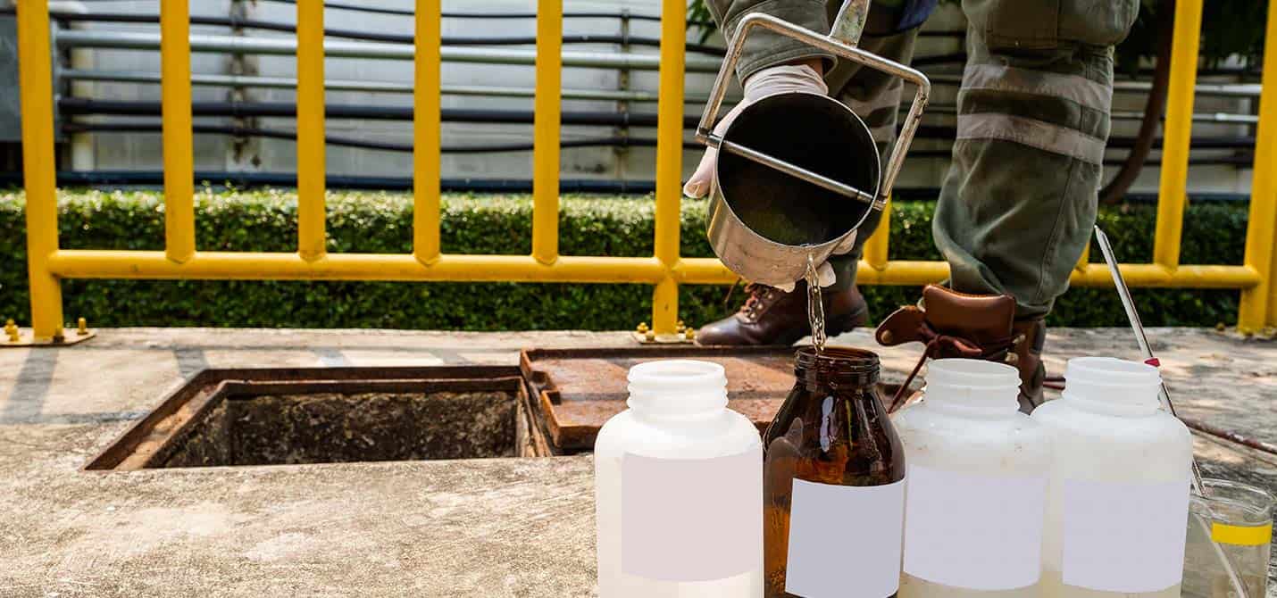 récipients se remplissant d'eau