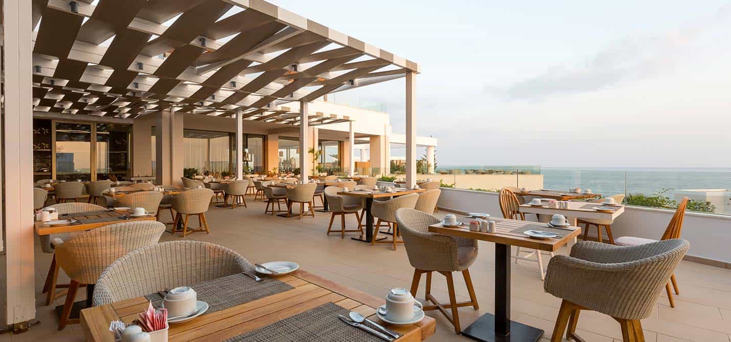 une terrasse d'hôtel