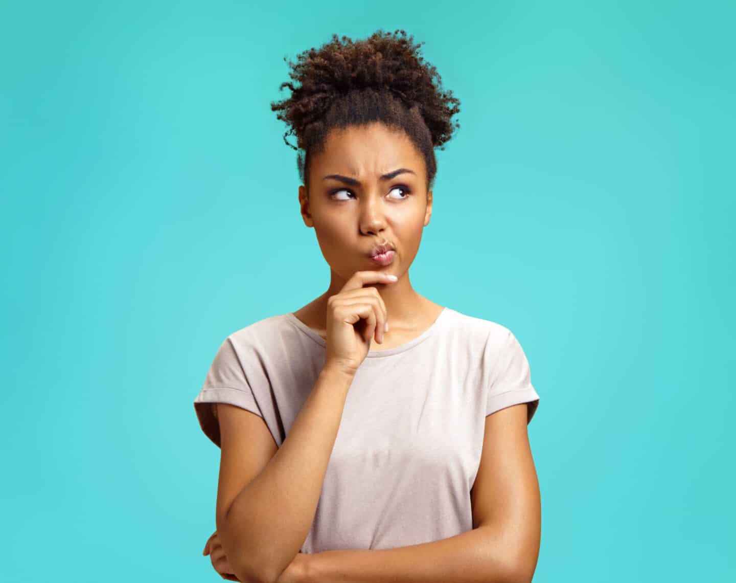 une femme se questionnant