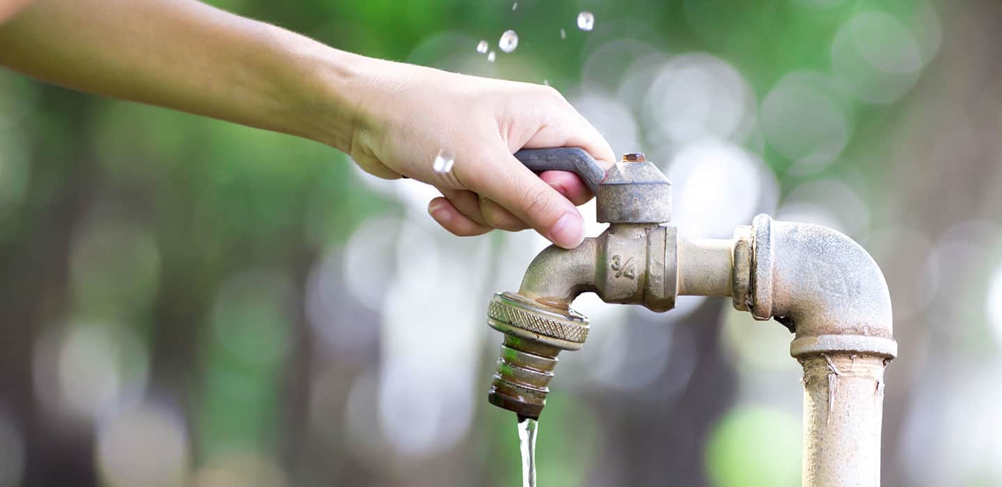 robinet d'eau de pluie pour le jardin