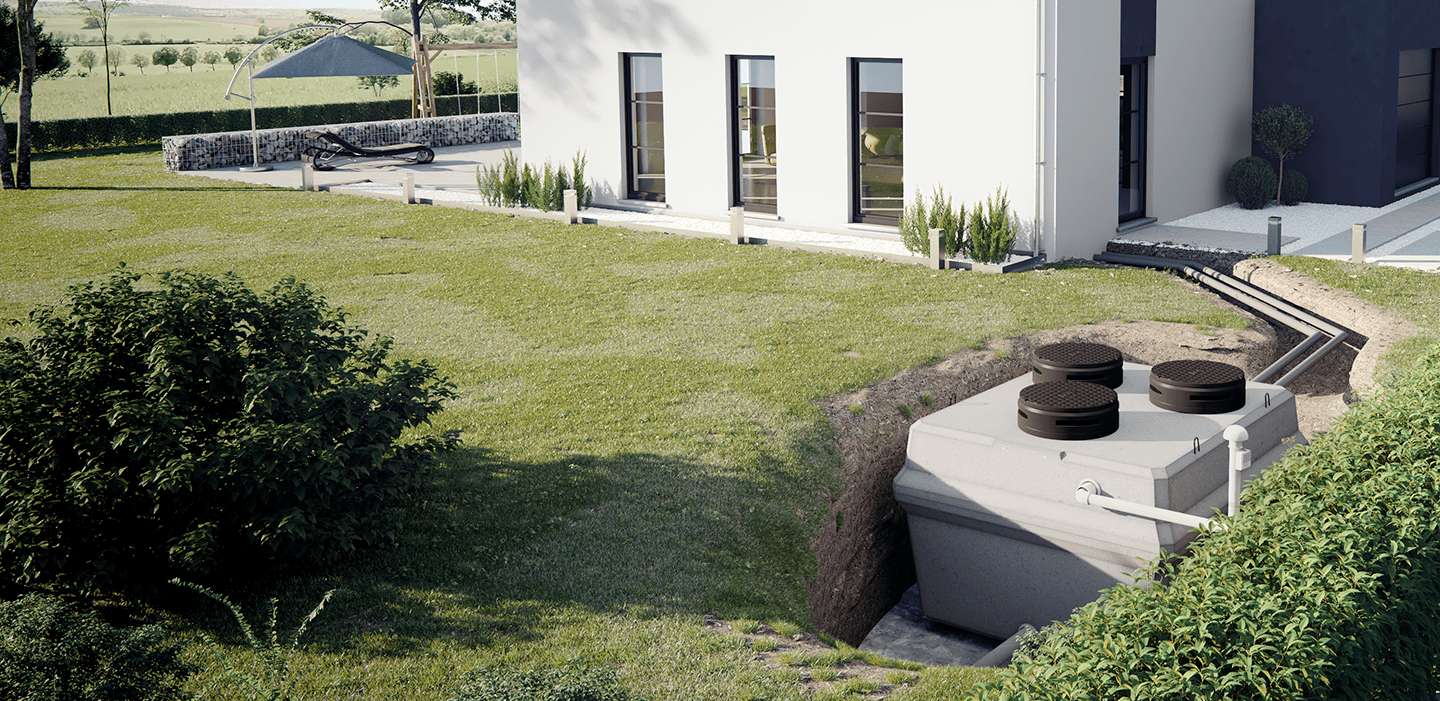 filtre compact placé dans un jardin