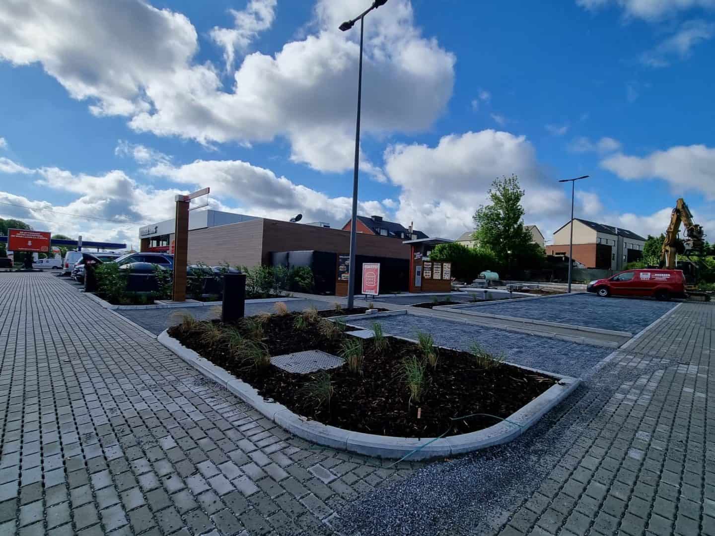 parking et bâtiment de burger king le commanditaire d'un projet avec eloy
