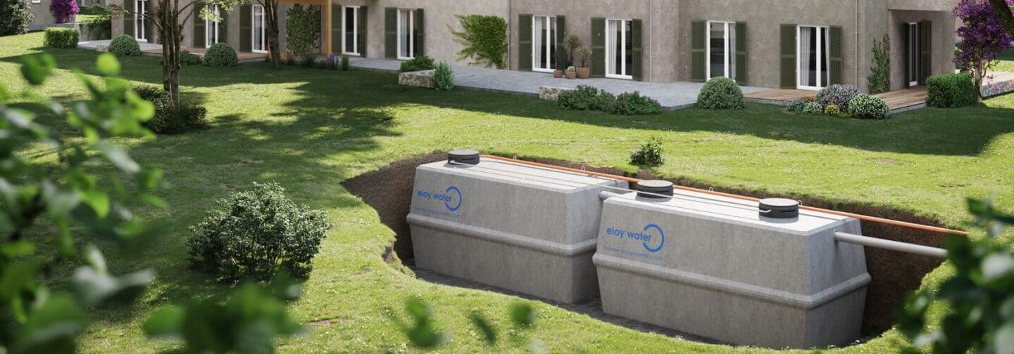 la microstation oxyfix® de la gamme de 21-350 équivalent habitant intégrée dans un jardin