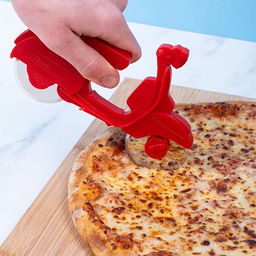 100361 Scooter Pizza Cutter Lifestyle