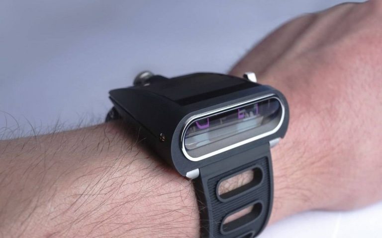 Hands-On With the MB&F HM5 CarbonMacrolon