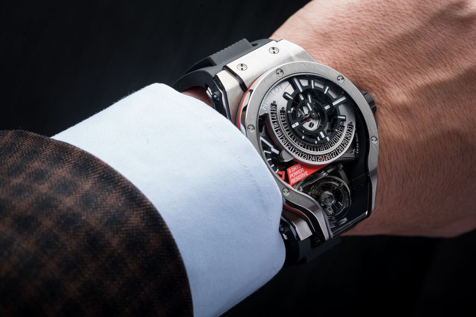 For the MP-09 Tourbillon Bi-Axis Hublot was able to achieve a five day power reserve