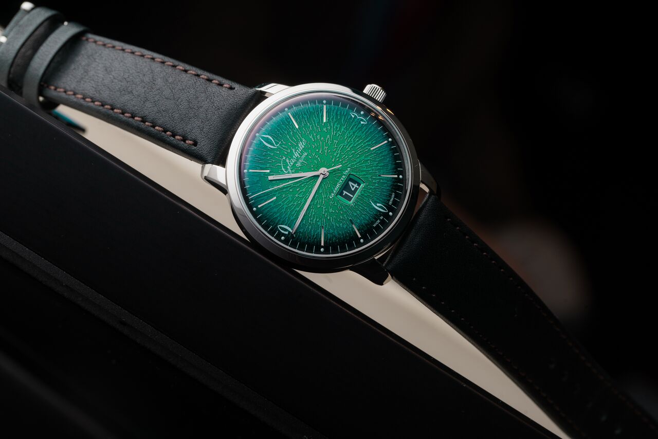 Glashuette Original Sixties Panorama Date