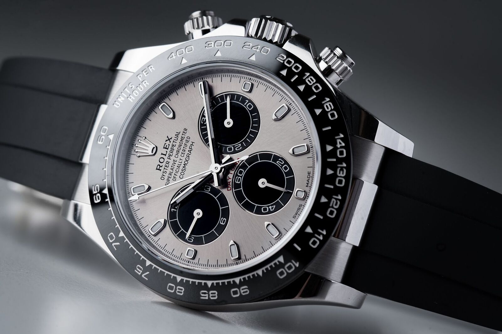 Claim Their Game! The Best Men’s Watches For Women