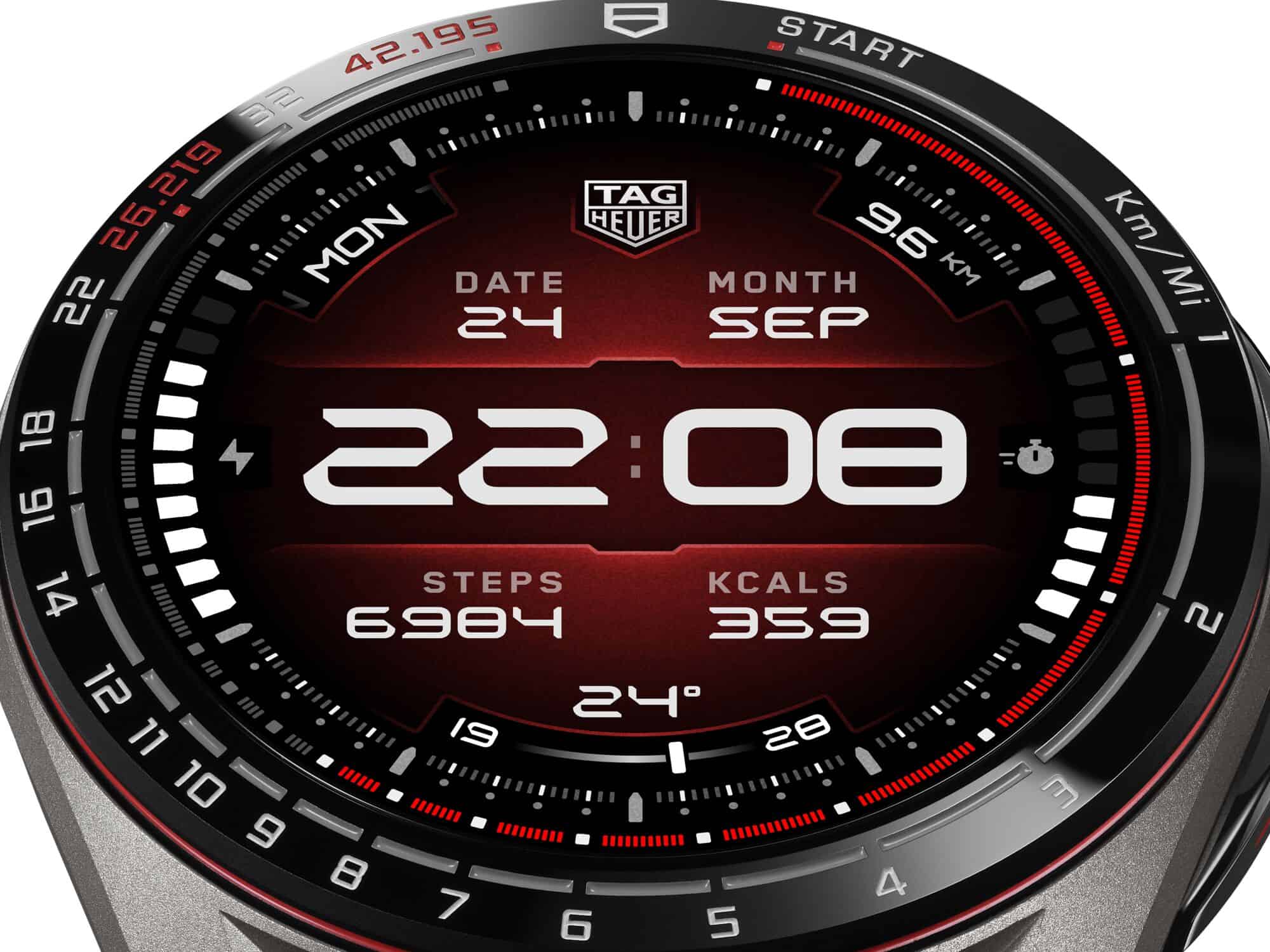 Close-up of the black ceramic bezel with non-linear running scale on the TAG Heuer Connected Calibre E5 Running Edition