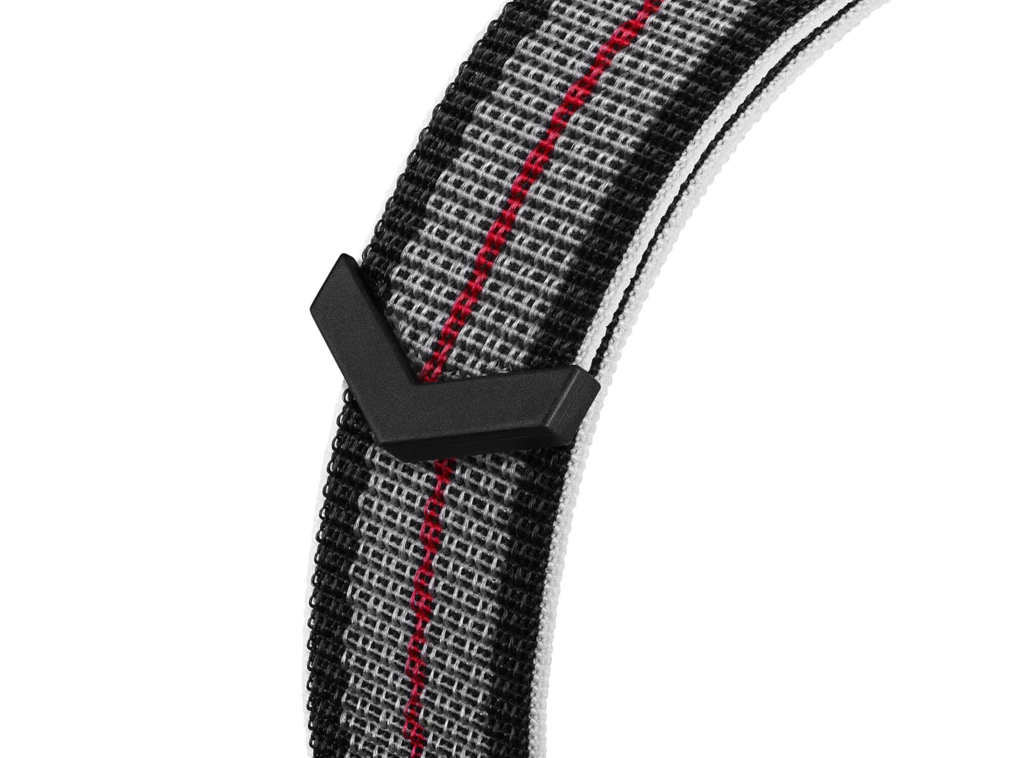 Ergonomic stretch strap of the TAG Heuer Connected Calibre E5 Running Edition